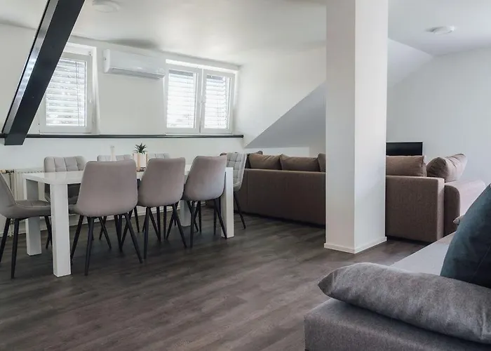 Palace Garden Apartment