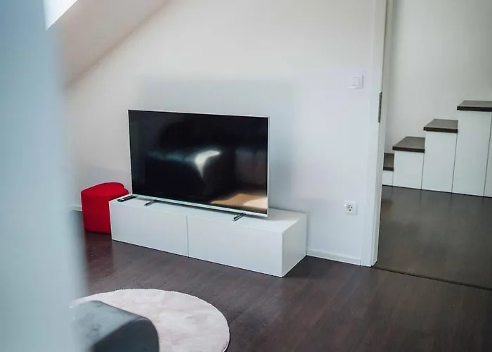 Palace Garden Apartment Ljubljana