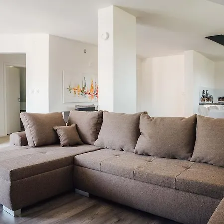 Palace Garden * ليوبليانا