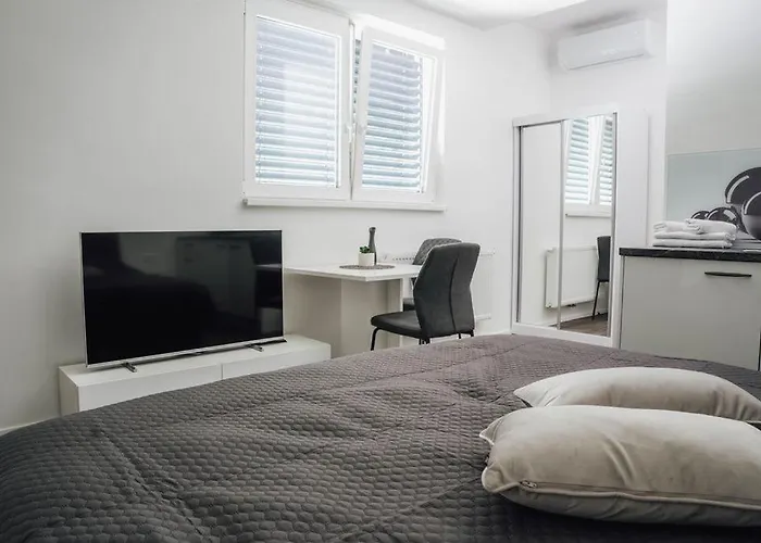 Palace Garden * ليوبليانا