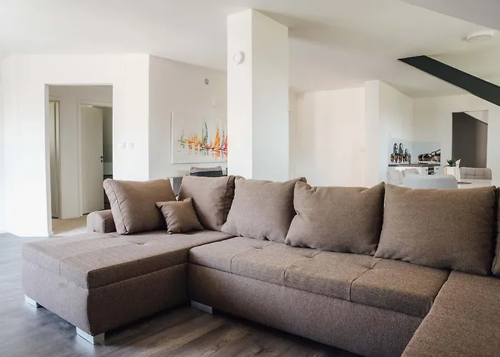 Palace Garden * ليوبليانا